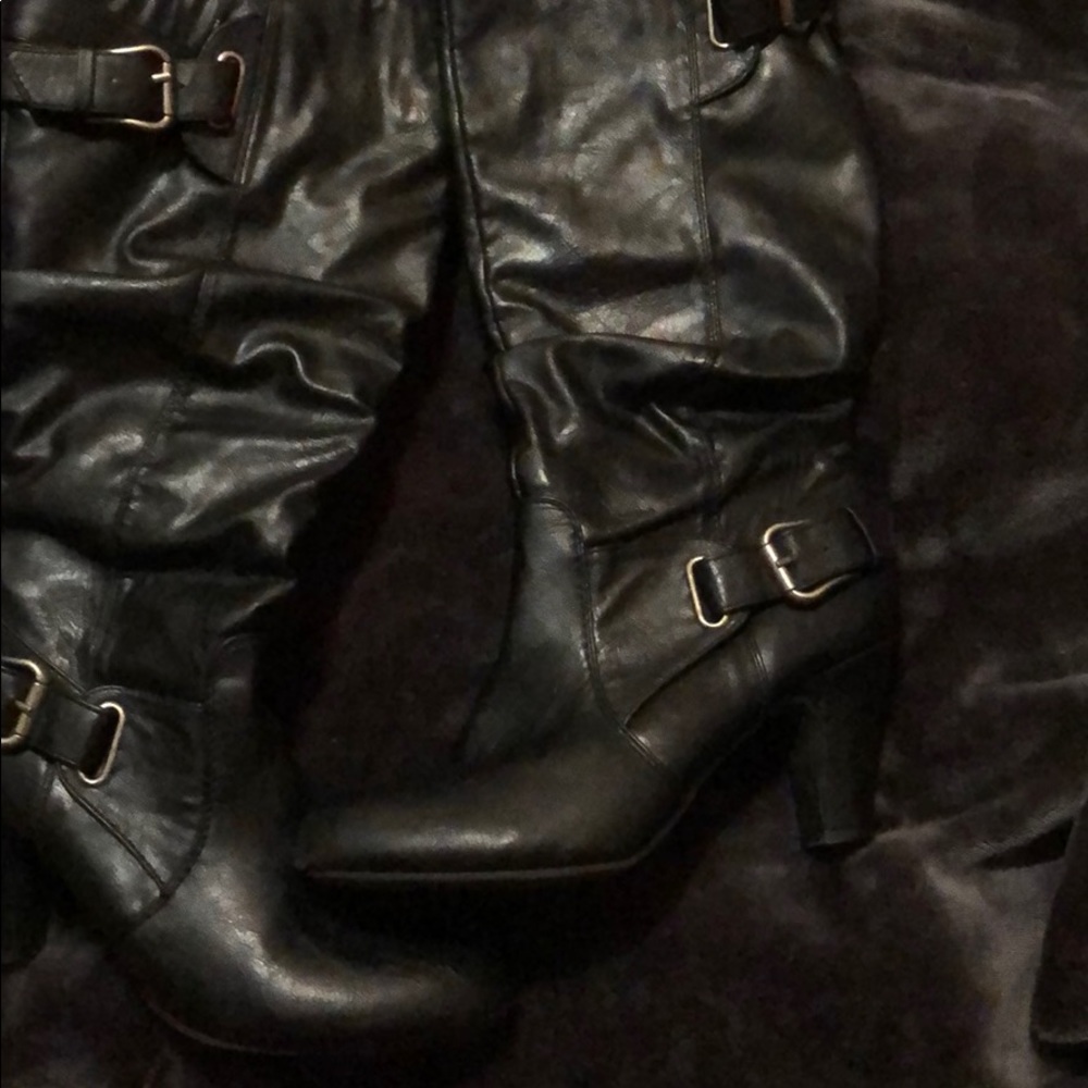 Women’s black boots